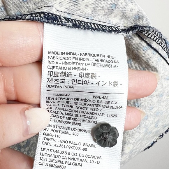 New with Tags Levi's Womens Joella Button-Up Floral Puff Sleeve Crop Blouse - Picture 14 of 16